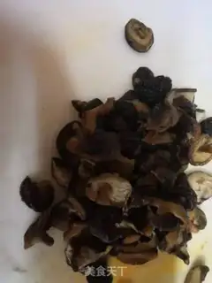 Make The mushrooms are on the wings step 1
