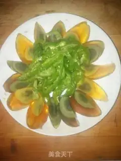 Make Pepper turns eggs step 0