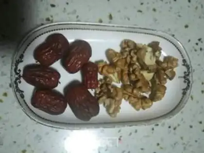 Make Red dates, walnuts step 1