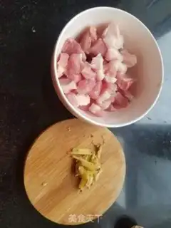 Make Soybeans sprouts and pork noodles step 0