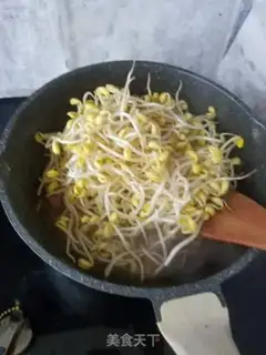 Make Soybeans sprouts and pork noodles step 4