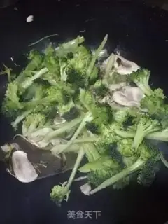 Make Garlic mushroom broccoli step 4