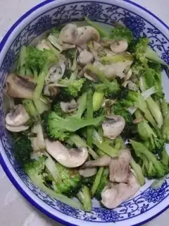 Make Garlic mushroom broccoli step 5