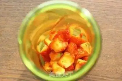 Make Strawberry carrot juice step 2