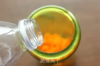 Make Strawberry carrot juice step 4