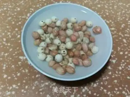 Make Lotus peanut-tree soup step 1