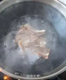 Make Bacon sea cucumber noodles step 3