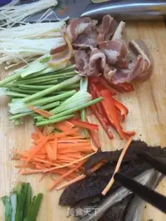 Make Bacon sea cucumber noodles step 4