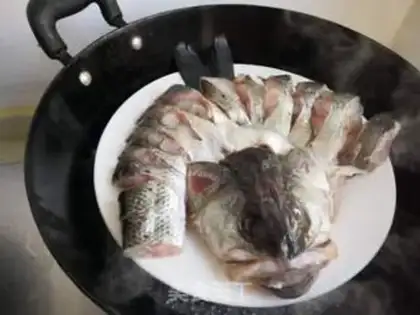 Make Bacon sea cucumber noodles step 7