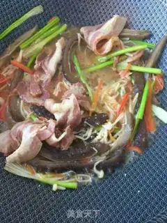 Make Bacon sea cucumber noodles step 13