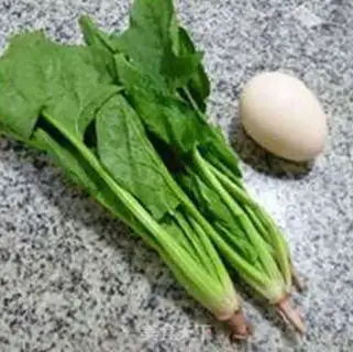 Make Fried egg shrimp spinach soup step 0