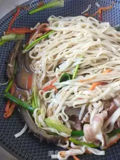 Make Bacon sea cucumber noodles step 17