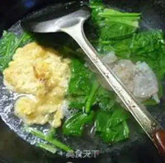 Make Fried egg shrimp spinach soup step 9