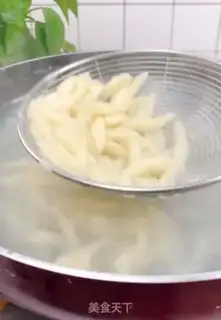 Make Spaghetti noodles step 4