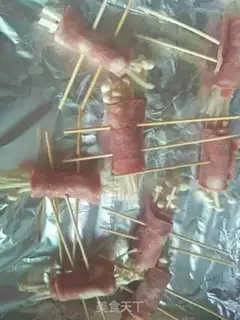Make Bacon pins and mushrooms step 3