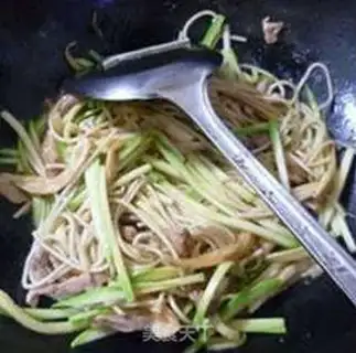 Make Pumpkin-skinned noodles step 10