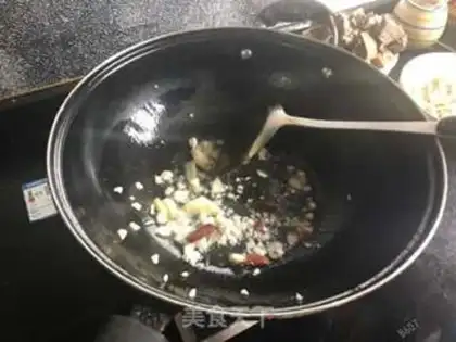 Make Garlic fried lamb step 1