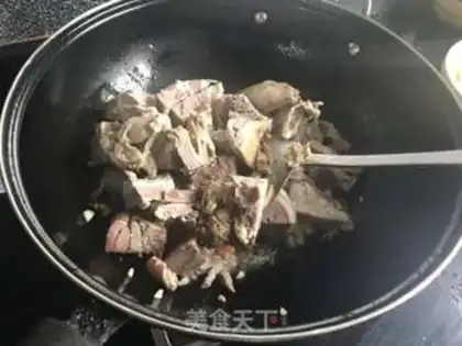 Make Garlic fried lamb step 2