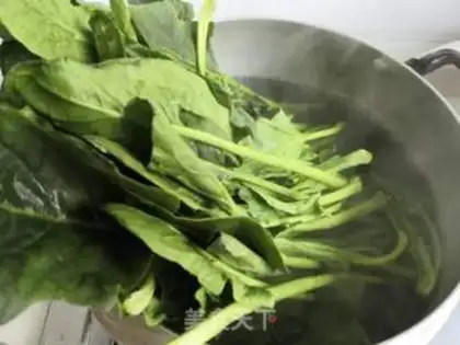 Make A spinach shrimp platter fan step 1