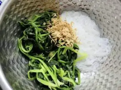Make A spinach shrimp platter fan step 8