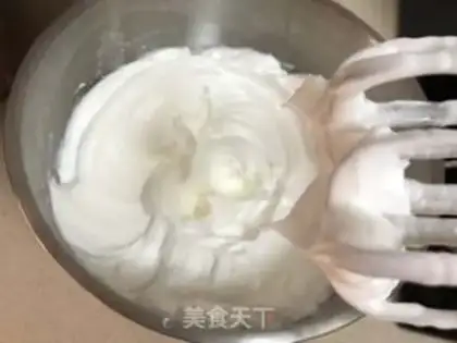 Make Black gallons with cream cakes step 1