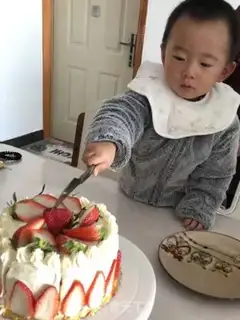 Make Black gallons with cream cakes step 12
