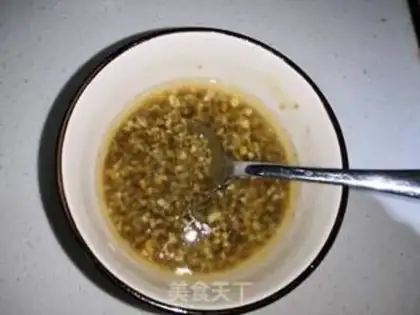 Make Garlic fan dolls step 9