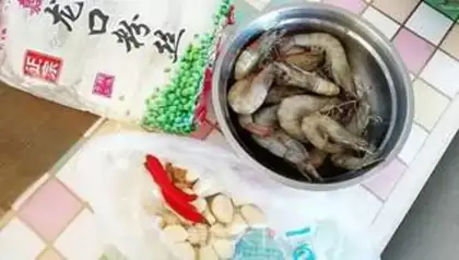 Make A garlic fan with a shrimp back step 1