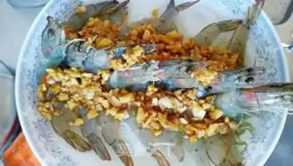 Make A garlic fan with a shrimp back step 9
