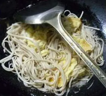 Make Eggs and pasta step 8