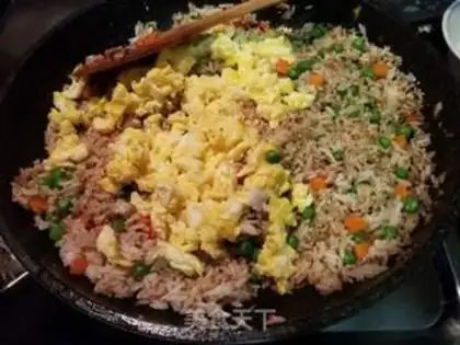 Make Soy sauce, egg fried rice step 4