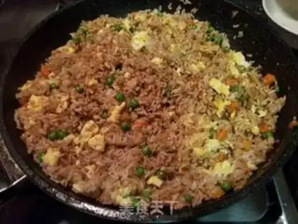 Make Soy sauce, egg fried rice step 5