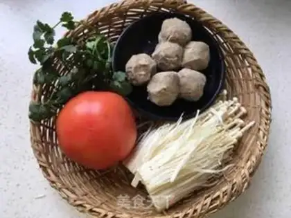 Make Tomato gill mushroom beefball soup step 0