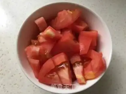 Make Tomato gill mushroom beefball soup step 1