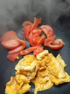Make Fried eggs step 4