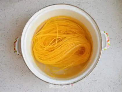 Make Spaghetti step 1