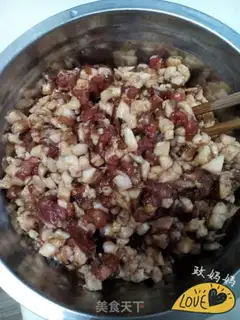 Make A radish meat bun step 1