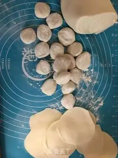 Make A hand dumpling of muscular mushrooms step 4