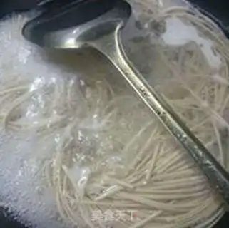 Make Dollies with fried flour step 3