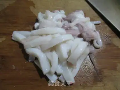 Make Peaches fried squid step 1