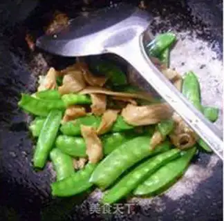 Make Noodles and Dutch beans step 6