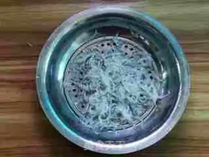 Make Silverfish fried eggs step 1