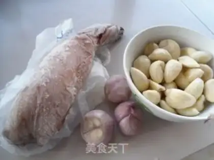 Make Onions of garlic burning squid step 0