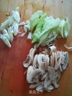 Make Straw mushrooms and scabs step 1