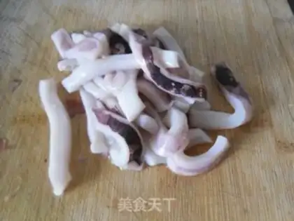 Make Onions of garlic burning squid step 1