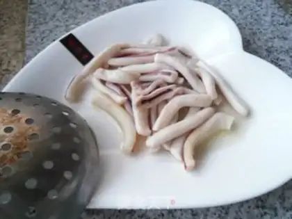 Make Onions of garlic burning squid step 3