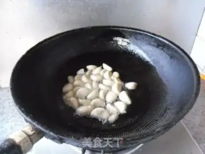 Make Onions of garlic burning squid step 4