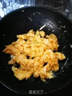 Make Garlic fried eggs step 2