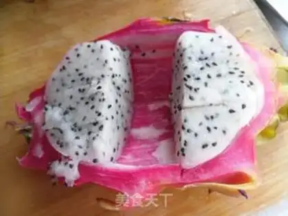 Make Pyramid blue fruit salad step 2