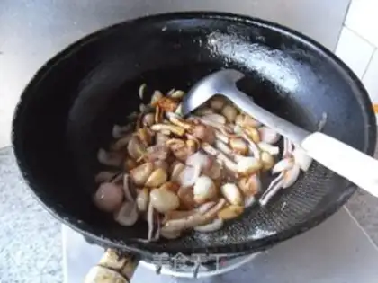 Make Onions of garlic burning squid step 8